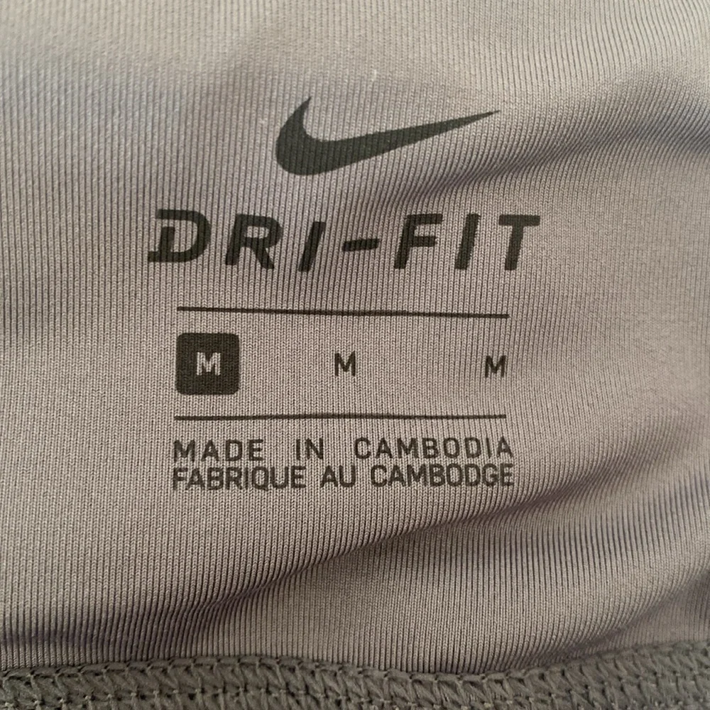 Nike Running gray cropped running tights leggings w/ 2 waistband pockets Sz M